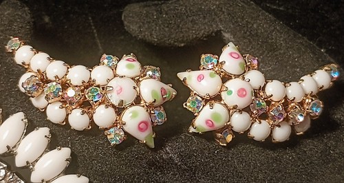 Vintage High End Milk glass Rhinestone Jewelry Lot Some Signed - Picture 6 of 18