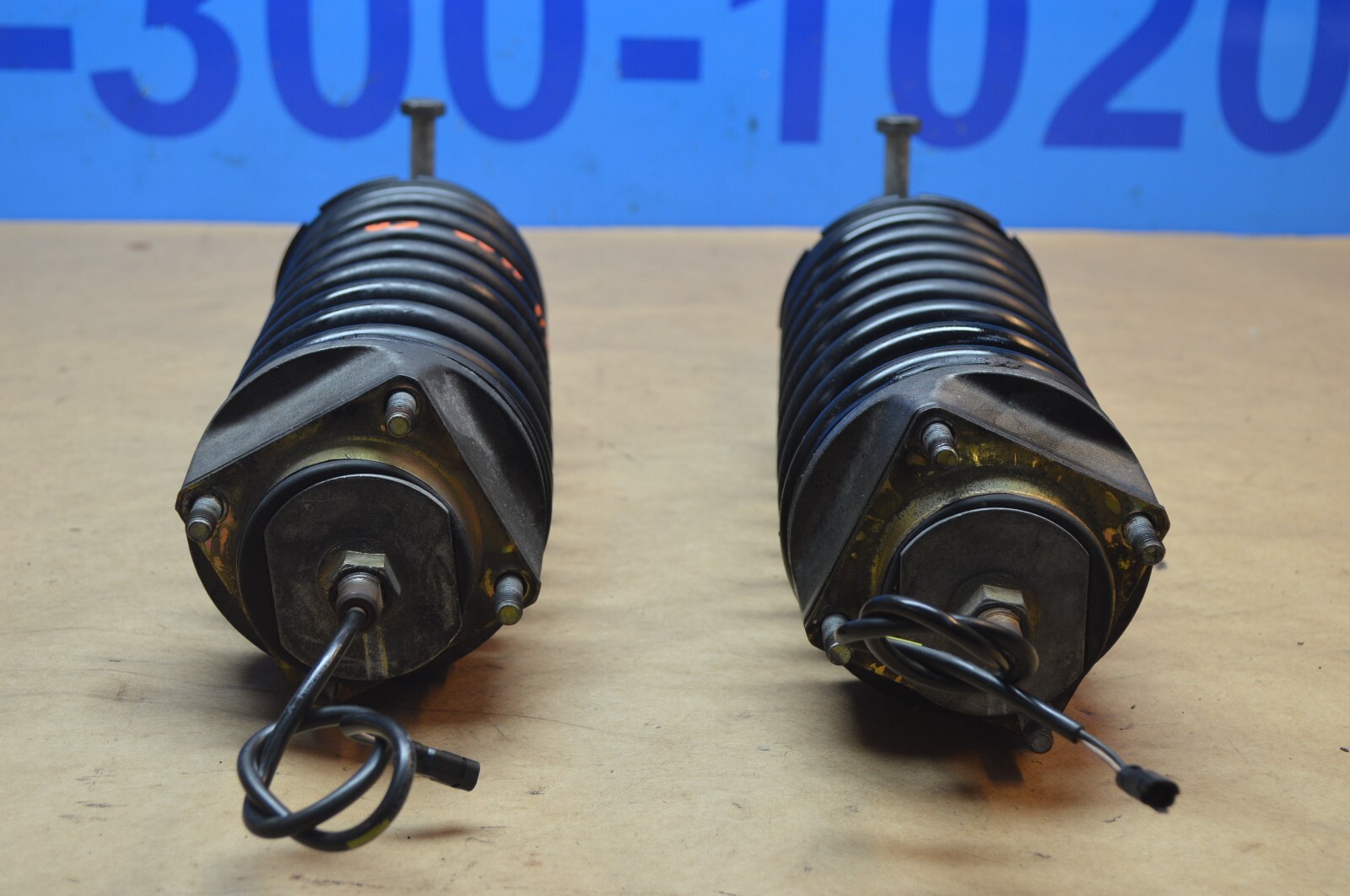 2004 M138 MASERATI M128 GT COUPE FRONT LEFT & RIGHT SHOCK STRUT PAIR 197641
