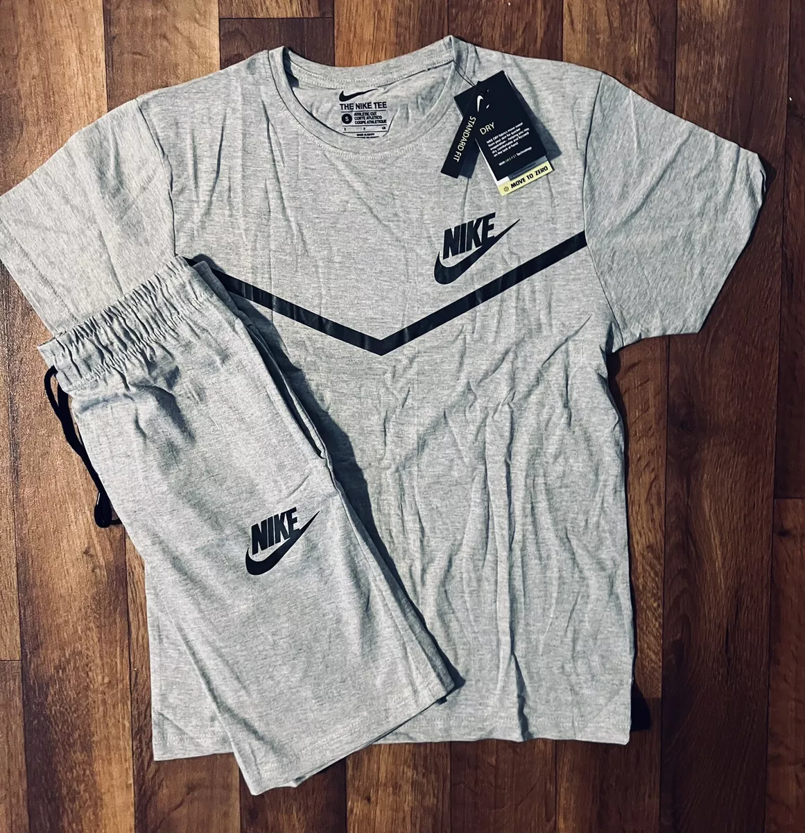 Nike Men’s Tshirt and Shorts set Standard Fit size Small