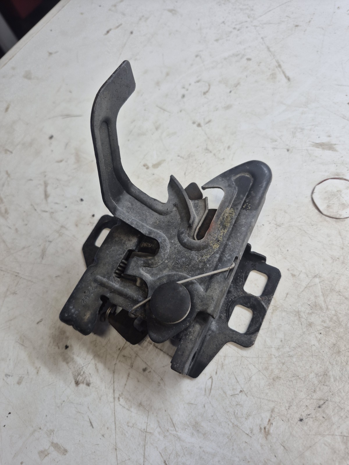2000-2006 Chevy Silverado 2500 Front Hood Lock Latch 15756432 6.0L 4WD King Cab