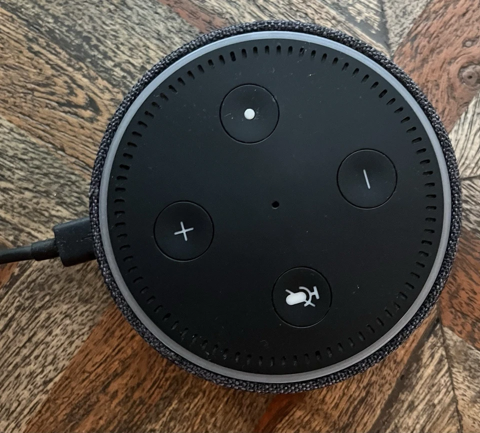 Estuche Amazon Echo Dot (solo se adapta a 2da generación) - Tela gris carbón Foto 3 de 4