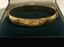 Rare, vintage solid 9ct gold, hallmarked bangle with safety chain