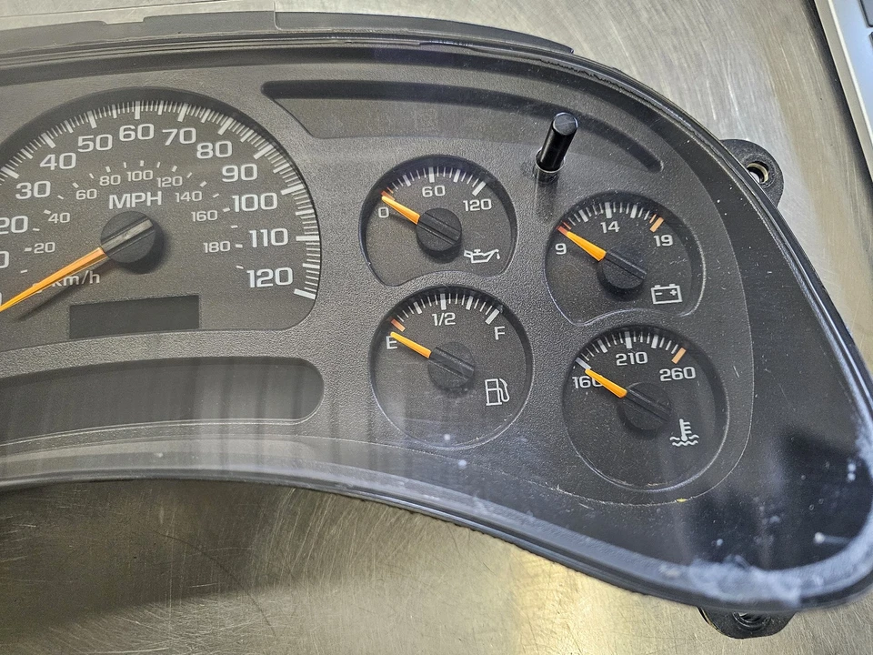 Приборная панель 2004 Chevrolet Silverado 2500HD 4x4 6,6 450 000 миль - Изображение 3 из 4