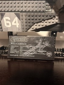 LEGO 76042 Marvel Super Heroes: The SHIELD Helicarrier With Minifigures