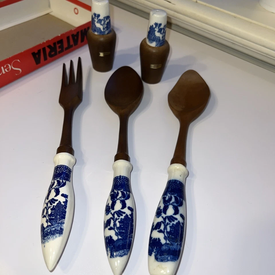 Vintage Materia Hostess Server Set Salt Pepper Brand New Blue and White Pattern - Image 4 of 4