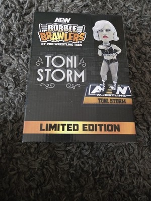 AEW Pro Wrestling Tees BOBBLEHEAD Timeless Toni Storm Neu