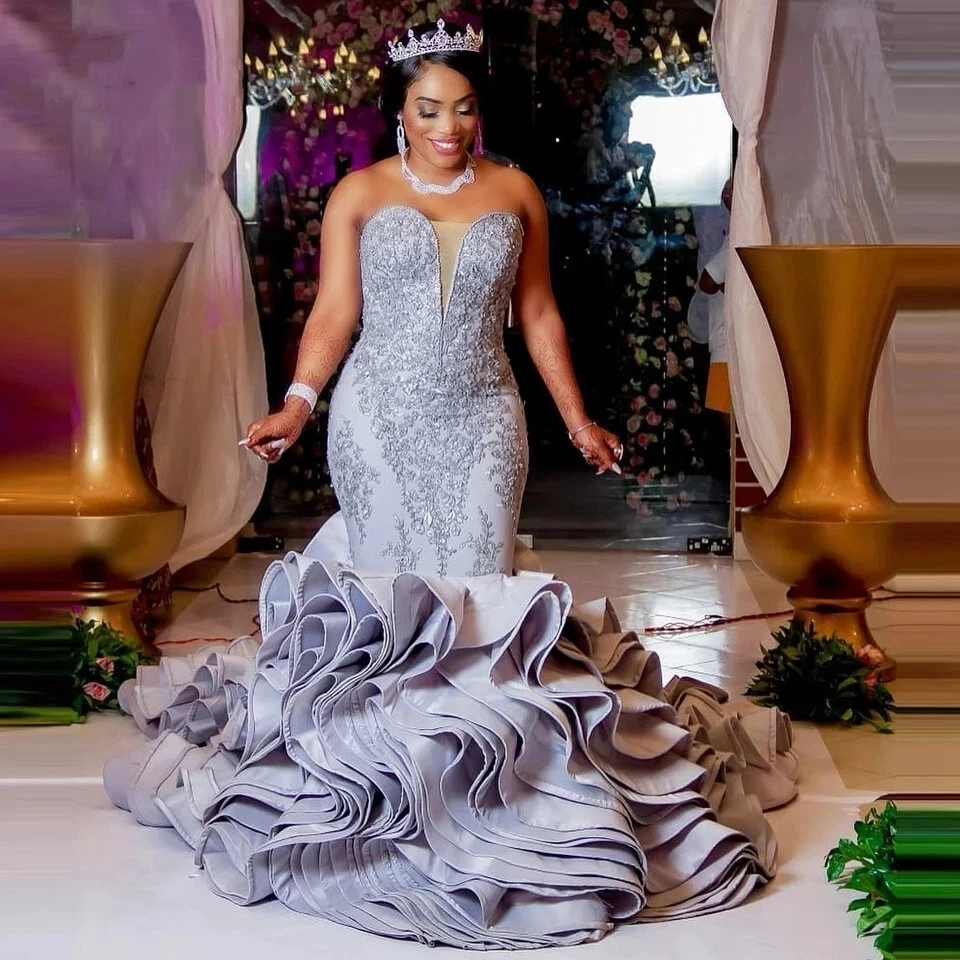 Vestidos de novia africanos grises sirena talla grande sin mangas con volantes Foto 2 de 4