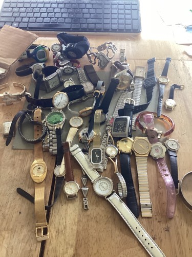 lotto orologi vintage.Molti vecchi quarti,alcuni caricatori.parti,molte marche. - Foto 10 di 12