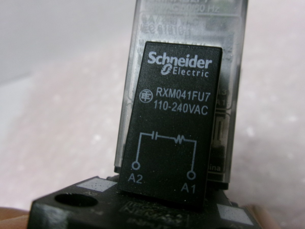 SCHNEIDER ELECTRIC RXM4AB2F7 RELAY 120VAC W/ RXZE2S114M RELAY