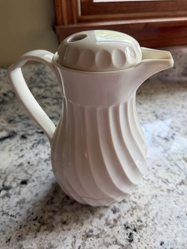 CONNOISSERVE Insulated HOT/COLD Pitcher Carafe