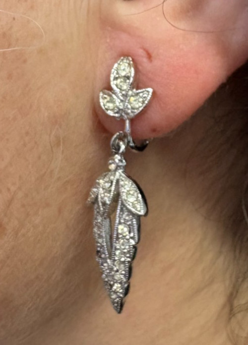 Silver Tone Tri-Pointed Leaf Shaped Dangle Rhines… - image 2