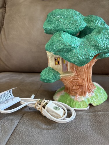Casa sull'albero in ceramica vintage villaggio illuminato di notte - Foto 4 di 11