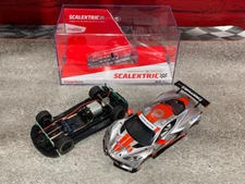 1/32 Scale SCX Corvette CR8 Chassis, Case & Analog Silver Top- w/Lights - New