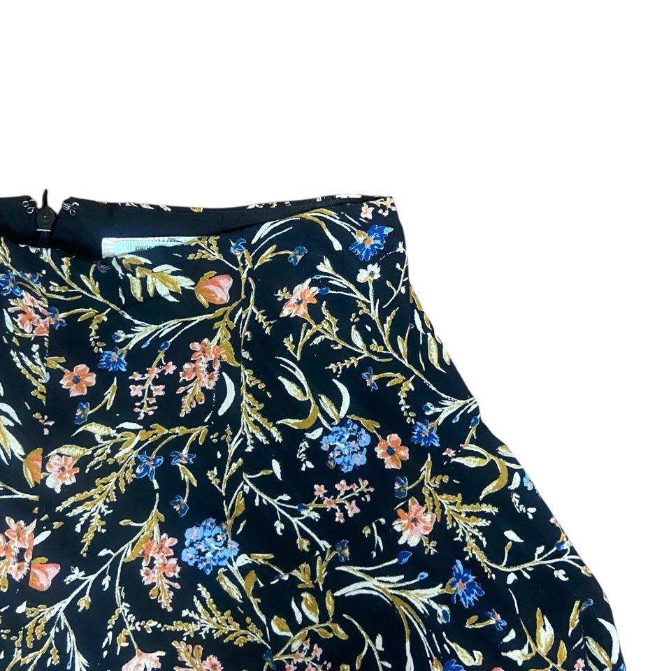 Mini Pantalones Cortos Kimchi Azul Urban Outfitters Negros Floral Volantes Forrados con Cremallera Talla 2 Foto 2 de 4