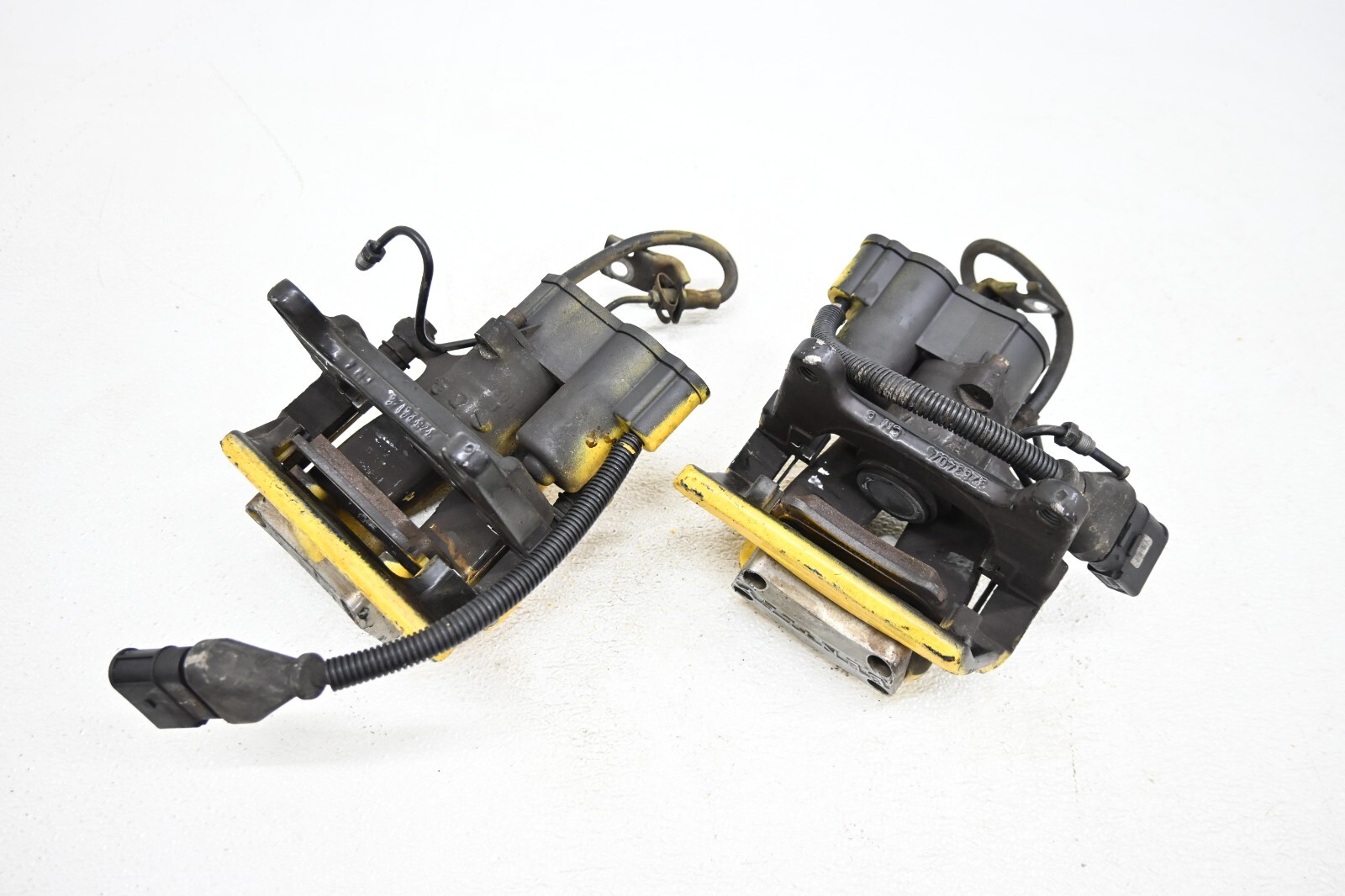 ⭐ 03-12 Bentley Continental Rear Brake Caliper Carrier Shoe Set Pair Oem