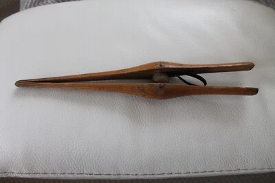 outil ancien-baguette de gantier en bois-objet d art populaire - Photo 1/4
