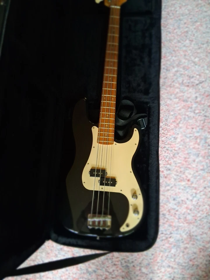FERNANDOS FOUR STRING BASS GUITAR WITH CASE - Image 2 of 4
