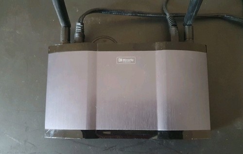 WePresent WIPG-2000 Wireless Interactive Presentation Gateaway - Picture 2 of 4