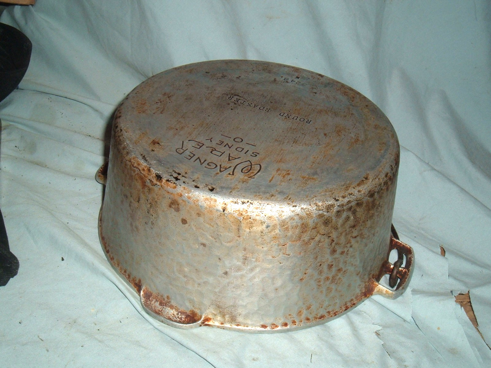 Vintage hammered Wagner Ware 10” Round Roaster Dutch Oven sidney 3248 no lid