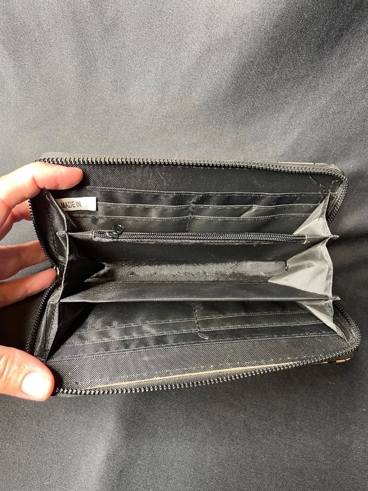 Cartera/muñequera rosa iridiscente, gato negro 8"x4"x1" nueva sin etiquetas Foto 4 de 4