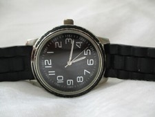 Watch Round Face Silver Toned Black Buckle Band Simple Modern Style WORKING