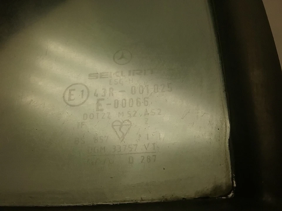 1981-1985 Mercedes Benz 300SD janela de vidro de ventilação da porta traseira direita 43R-001025 - Imagem 3 de 3