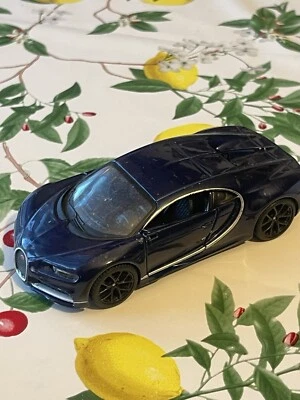 Bugatti Chiron bleu foncé Bburago 1/32 1:32 Modèle de voiture miniature - Photo 1/4