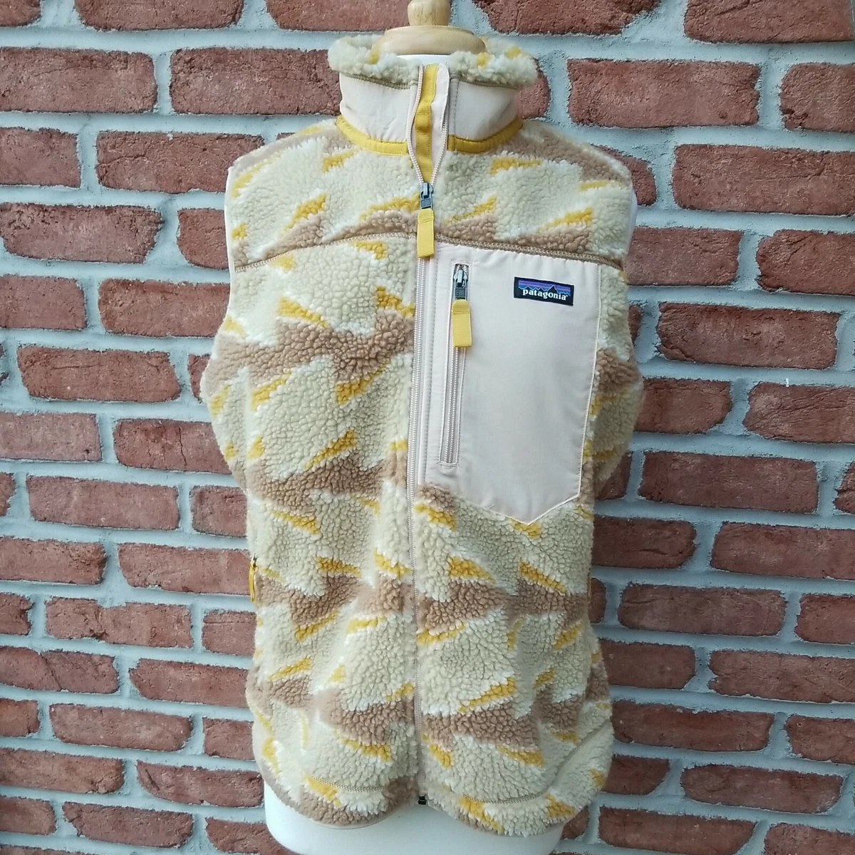 Patagonia Womens Large Classic Retro-X Vest. Take Root Natural