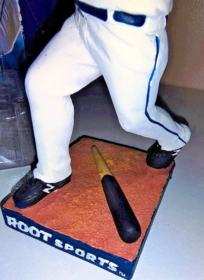 Mariner Bobbel head Robinson Cano signed & Marco Gonzales in Original Box - Image 4 of 4