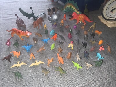 KONVOLUT KLEINE UND MITTLERE SPIELZEUG DINOSAURIER ZUM SPIELEN DISPLAY TORTENAUFLEGER RESTPOSTEN