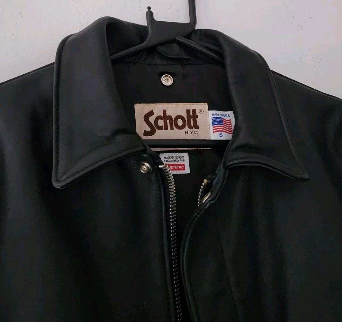 FW16 Supreme x Schott Leather A-2 flight jacket Cowhide FW16 Supreme x Schott Leather A-2 flight jacket Cowhide