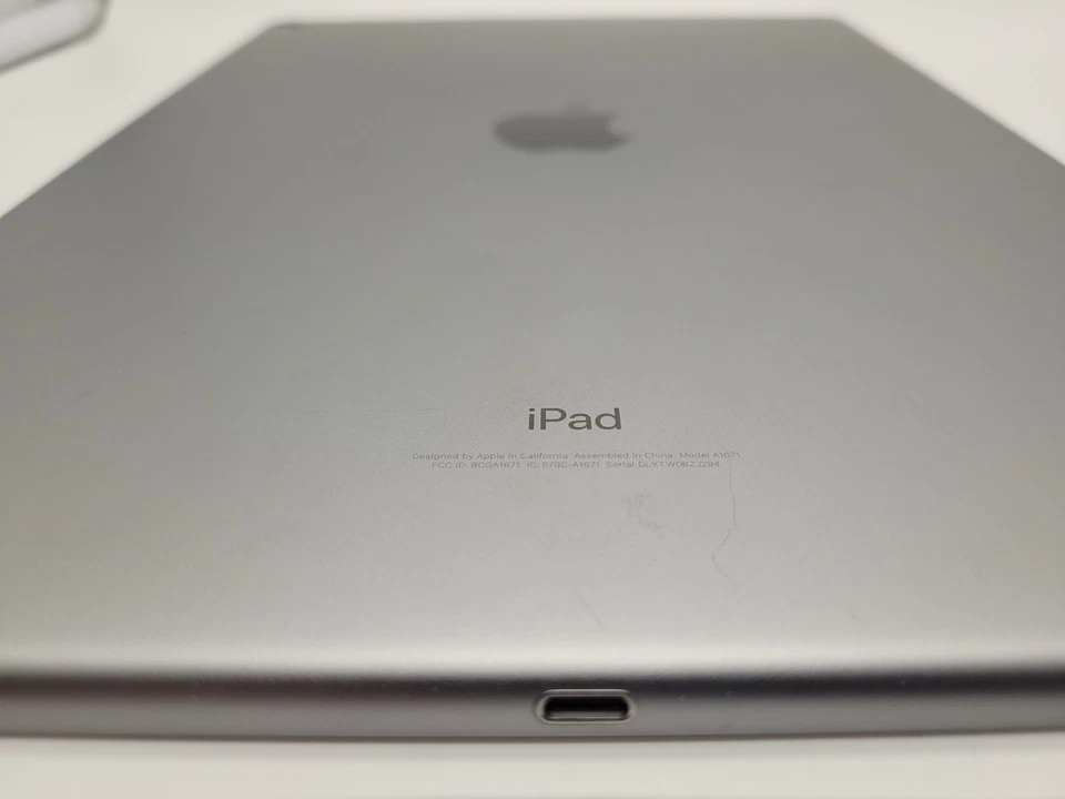 Apple iPad Pro 2nd Gen, 12.9", 64GB, WIFI + 4G Factory Unlocked A1671 - Silver - Image 3 of 4