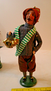 BYERS' Choice LTD CAROLERS 2020 MAN WITH BELLS