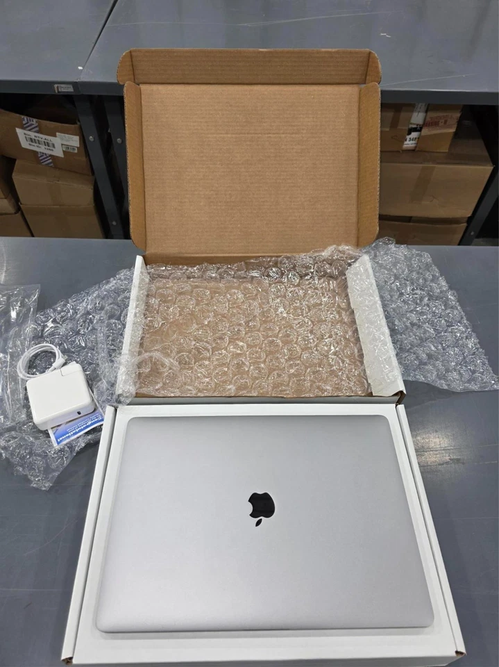 2017 Apple Macbook Pro 15,4 дюйма i7 2,8 ГГц 16 ГБ RAM 512 ГБ SSD сенсорная панель — очень хорошее состояние - Изображение 2 из 4