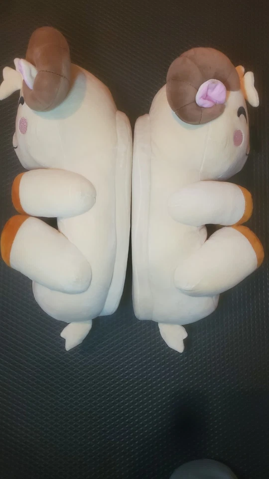 Jschlatt Rammie Slippers Size Large 9-10 Tan In Color Super Soft Brand New - Image 2 of 4