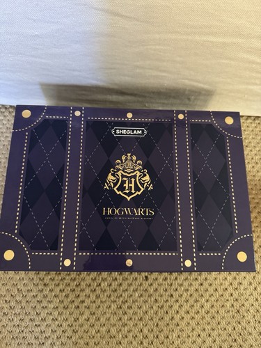 Warner Bros Lila Hogwarts Zubehör Box. Neu. Selten.