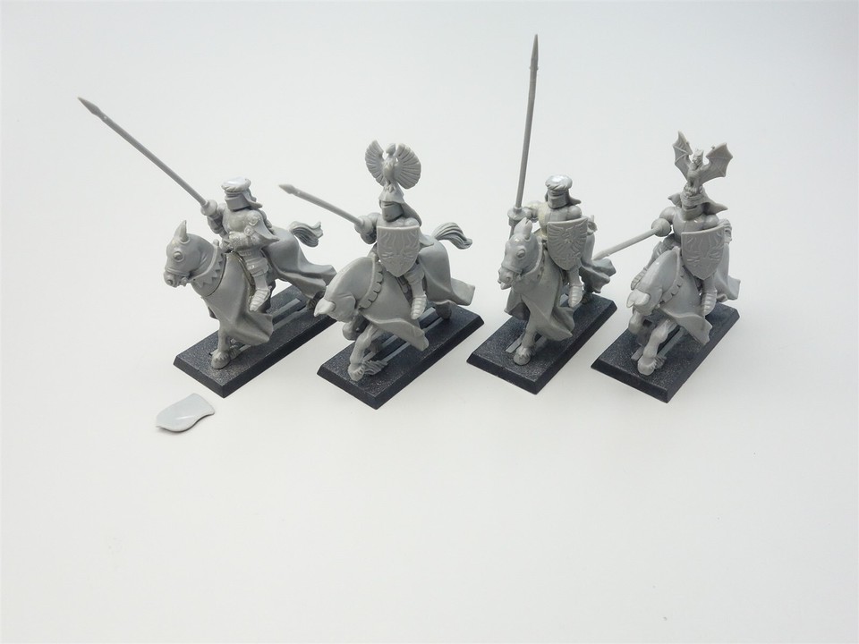 Figurine Warhammer Bretonnie Knight Of Realms - Games Workshop OOP Peint