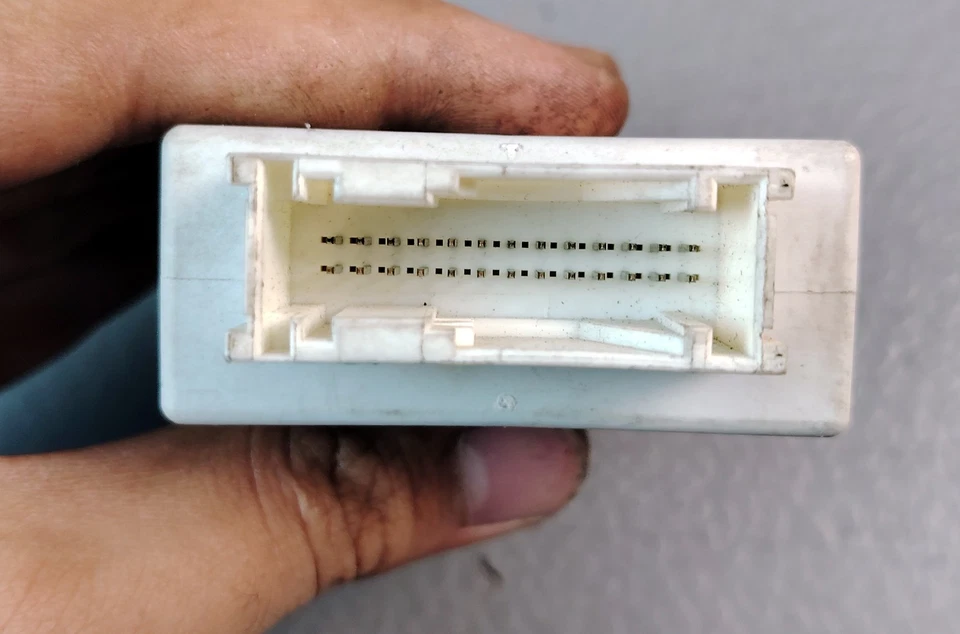 BMW 5, 7 E60 E61 E65 SERIES SUSPENSION AIR SUPPLY CONTROL UNIT EHC 37146769834 - Image 3 of 4