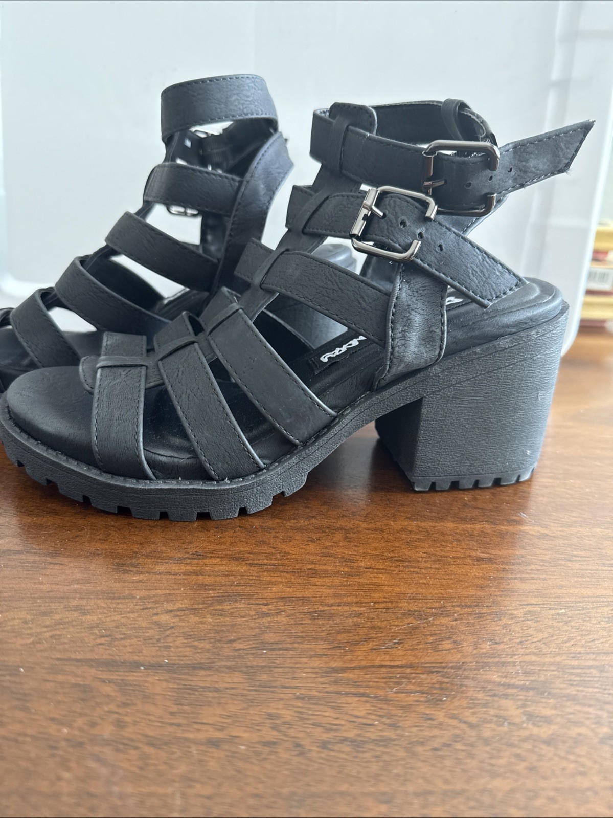 SAOLA Sandalo sporco bucato con cinturino suola a strappo in gabbia tacco grosso nero 6M