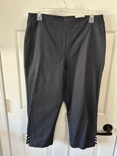 NEW W/Tags JM Collection Women  s Capri Medium, Waverly Denim W/Embellished Leg