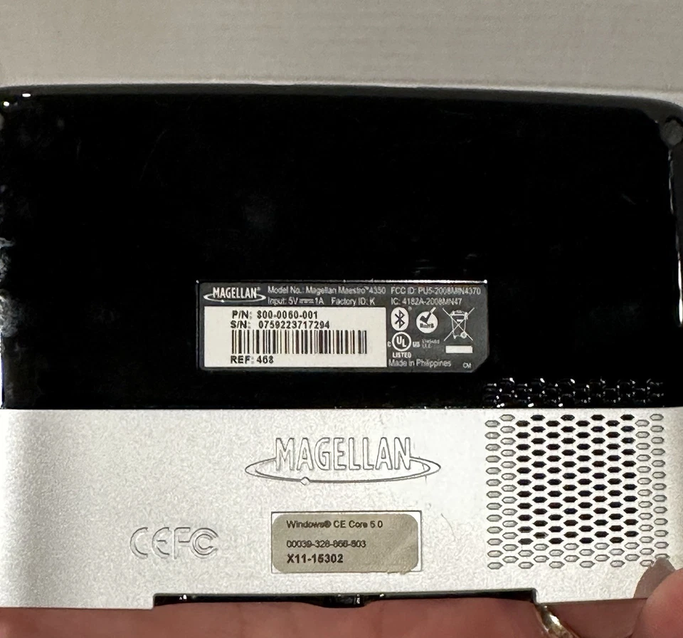 Magellan Maestro 4350 Automotive Mountable W/Window & Dash Mount Accessories 👀 - Image 3 of 4