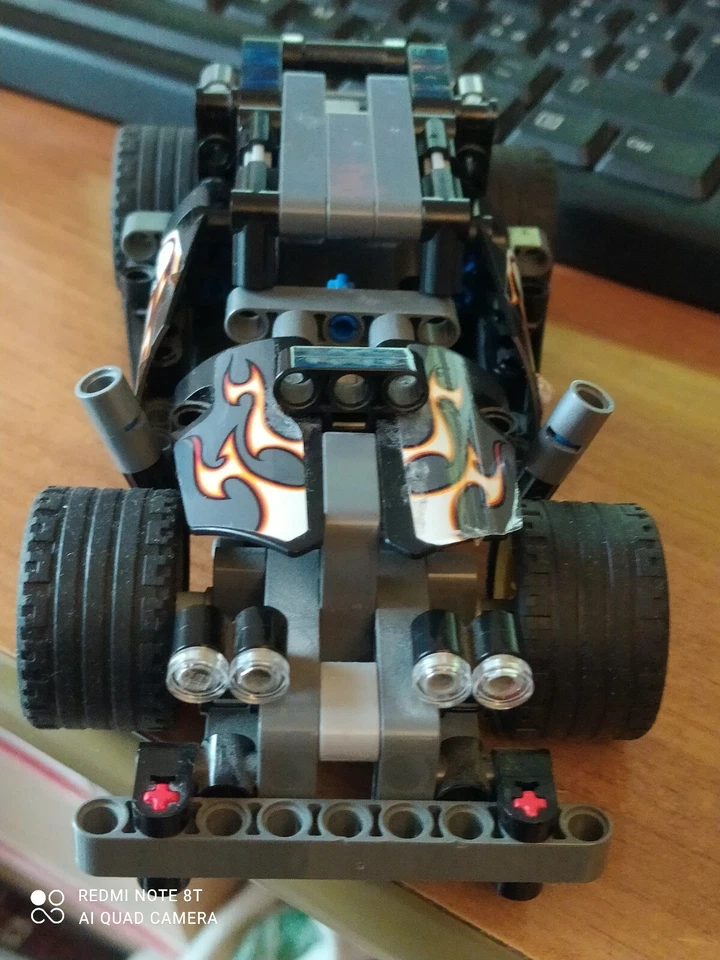 LEGO Technic 42046 Getaway Racer, foto 2 di 3