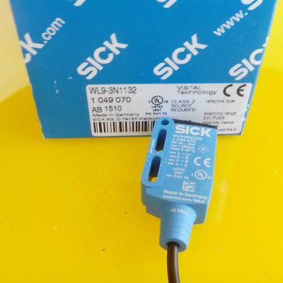 NEW Sick WL9-3N1132  1018286 Sensor Intelligence Reflection Light Barrier
