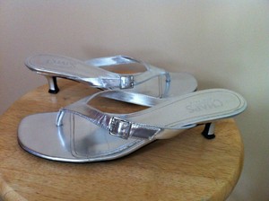 Chaps FCFLORA Silver Kitten Low Heel Flip Flop Sandals with Buckle Womens 8 M | eBay