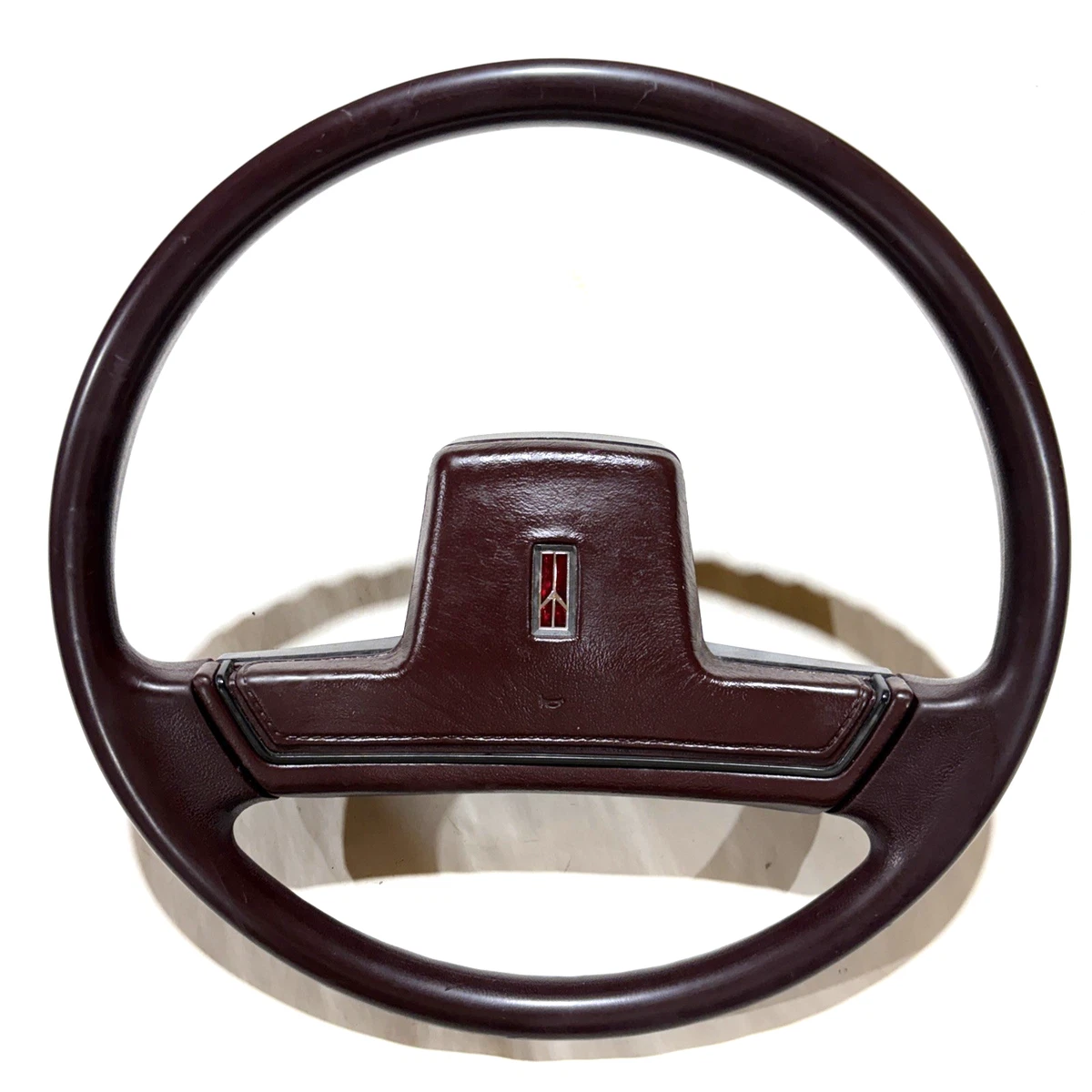 Botón Bocina Kenworth Emblema Metal Rojo/Negro 1.5″ – Fácil Instalación Con 3M VHB