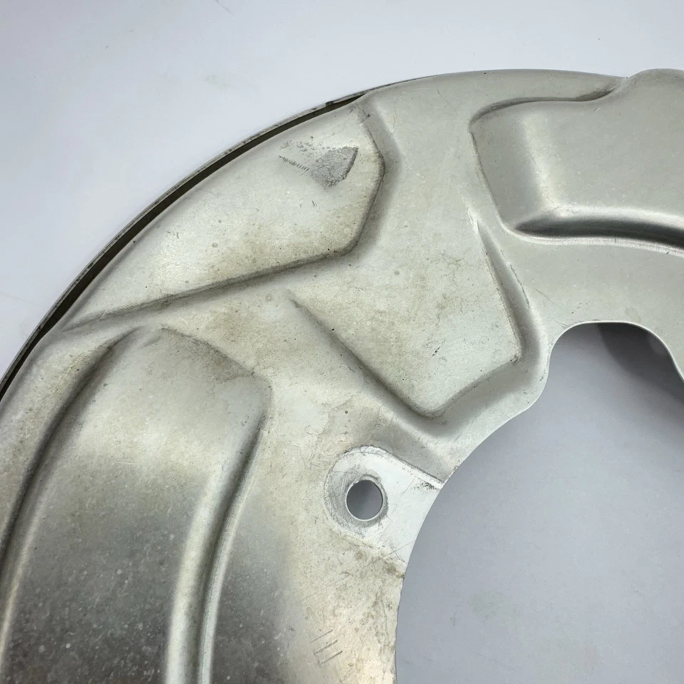 Placa de protección de disco de freno de rueda trasera derecha Volvo S60 2019-2025 OEM Foto 4 de 4