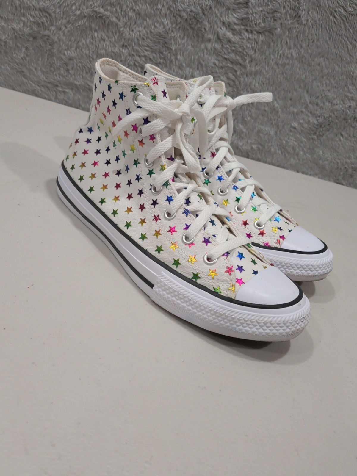CONVERSE CHUCK TAYLOR ALL STAR HI TOP WHITE SHOES  SIZE 6  Big Kids Women 8