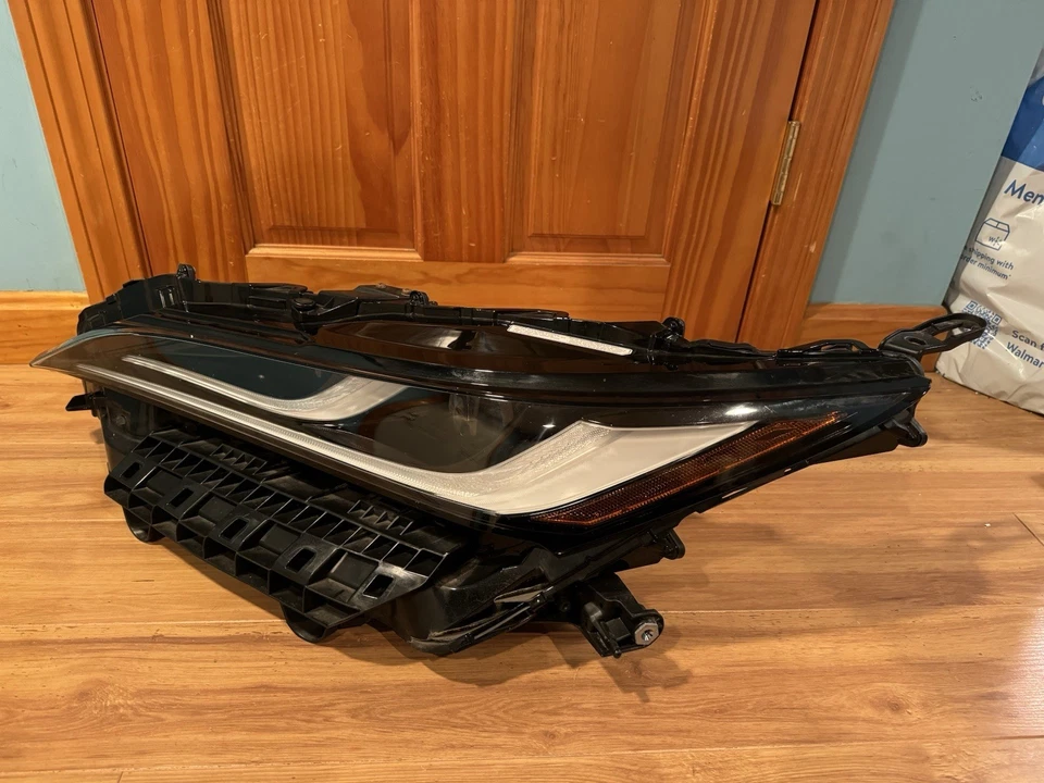 Faro Toyota Venza 2021-2024  Foto 2 de 4