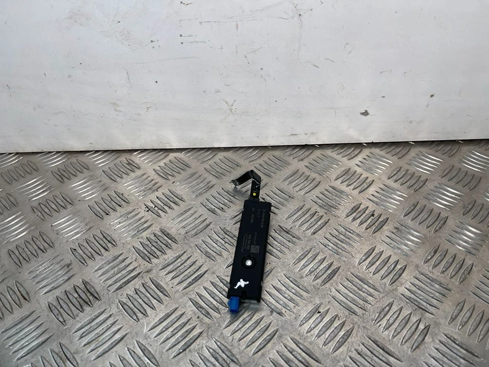 Amplificador antena aérea Mercedes-Benz A45 AMG 2017 A1669061200 LIQ12448 Foto 4 de 4