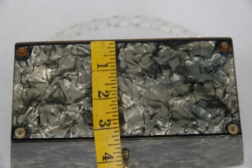 VINTAGE 1950'S CONFETTI GREY SILVER PEARLESCENT ETCHED LUCITE PURSE - Picture 6 of 8